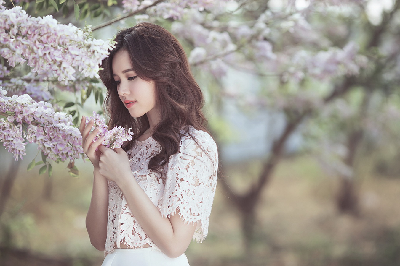 Người có tính cách hướng nội lại thường thích ở một mình, trầm lặng, ít nói và có vẻ tách biệt với đám đông. (Ảnh: pinterest.com)